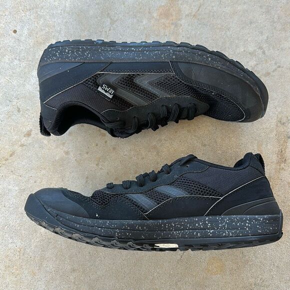 Men's Black Athletic Shoes - Picture 3 of 10